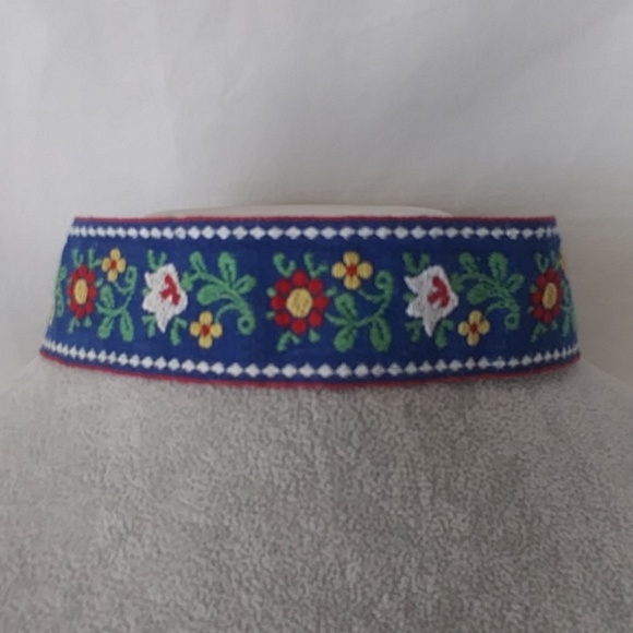 Flower Power Choker - Picture 4 of 7